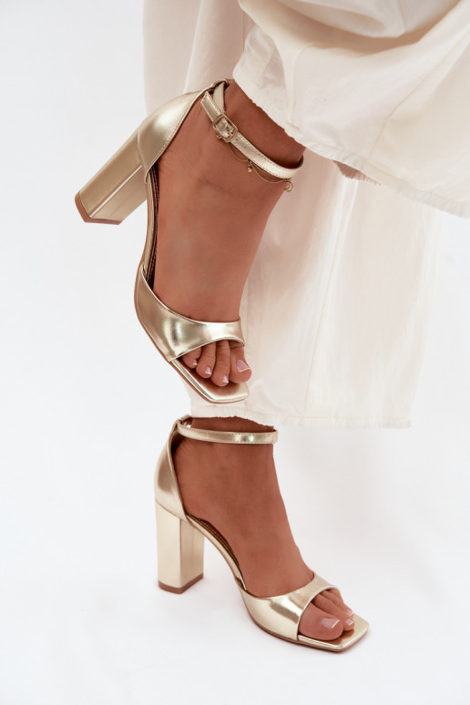 Sandales à talons hauts dorées pour femmes en cuir verni Melvra