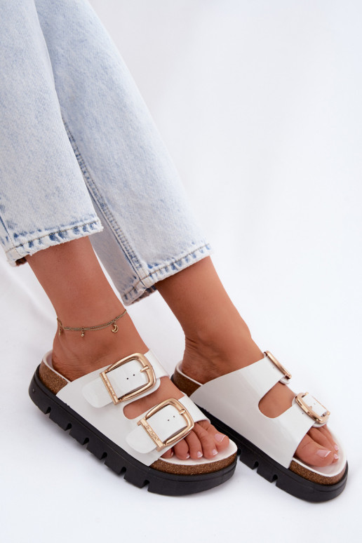 Weiße lackierte Damen-Slipper mit Plattform und goldenen Schnallen Lee Cooper LCIN-26-35-4460L