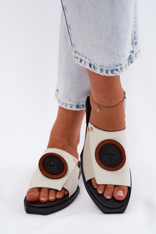 Pantoufles en cuir Féminin dessin géométrique Il fautciejka K7479-01 beige-couleur noire