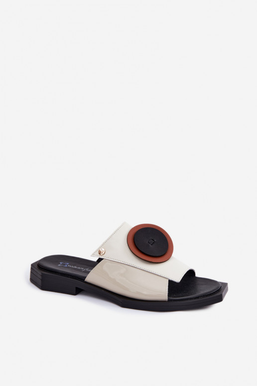 Leren dames slippers in zand en zwart met geometrisch ontwerp Tai turiciejka K7479-01