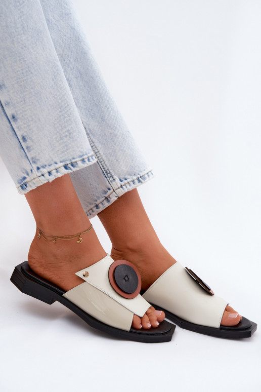 Chaussons en cuir pour femmes couleur sable et noir avec design géométrique Tai turiciejka K7479-01