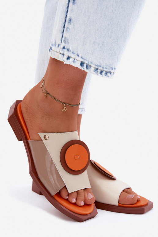 Sand- und orangefarbene Leder-Damenschlappen mit geometrischem Design Tai turiciejka K7479-18