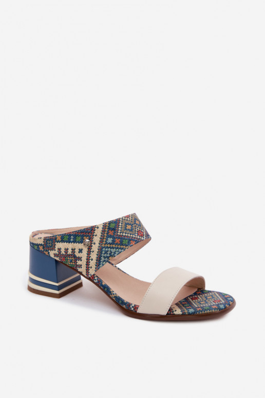 Chaussons en cuir pour femmes couleur sable et bleue à motif avec talons Tai turiciejka K7522-04