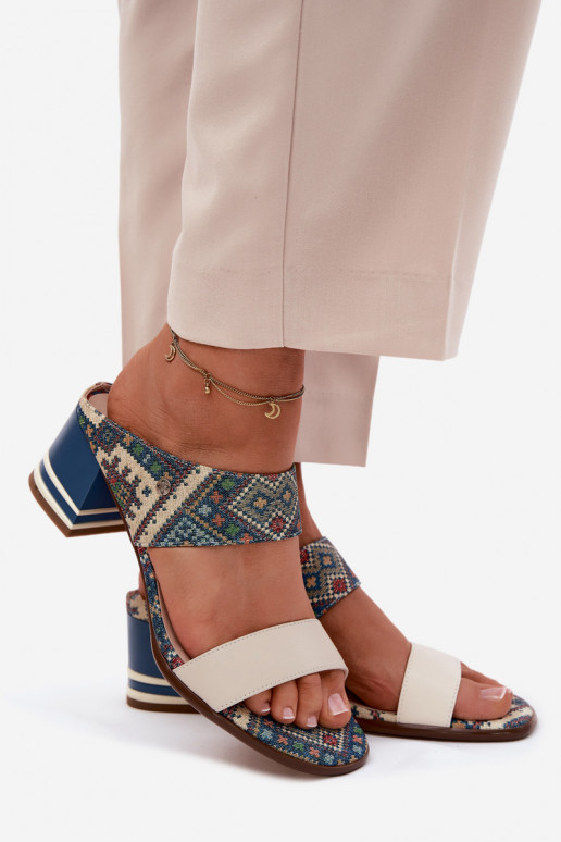 Chaussons en cuir pour femmes couleur sable et bleue à motif avec talons Tai turiciejka K7522-04