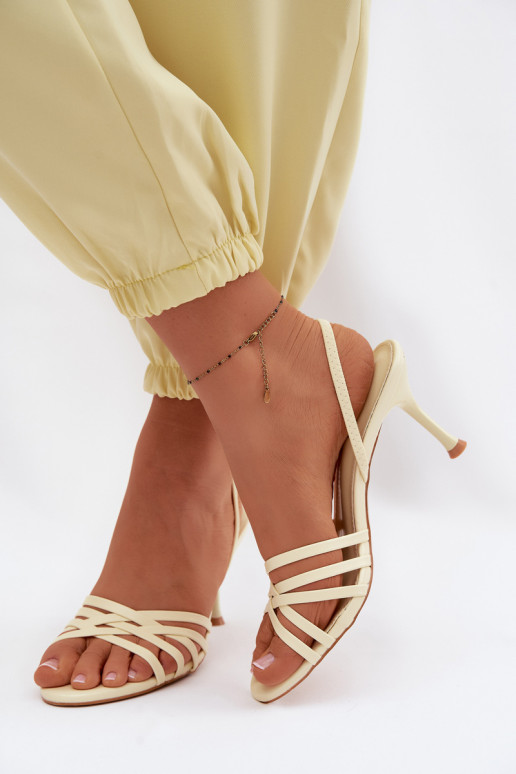 Damensandalen mit dünnen Absätzen mit Streifen gelbe Farbe Velivelle