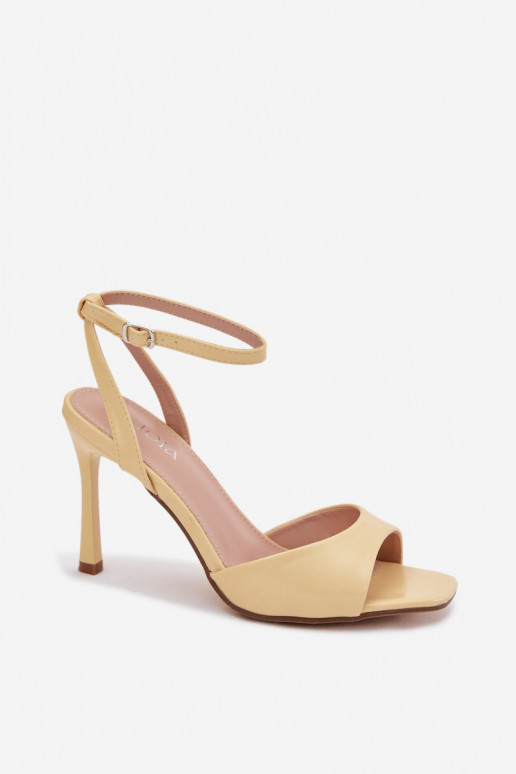 Dames sandalen met dunne hakkenImitacji Skóry geel Olissey