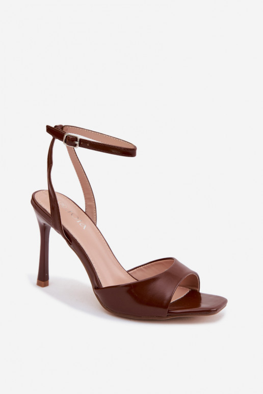 Sandales brunes à talon fin en simili cuir Olissey