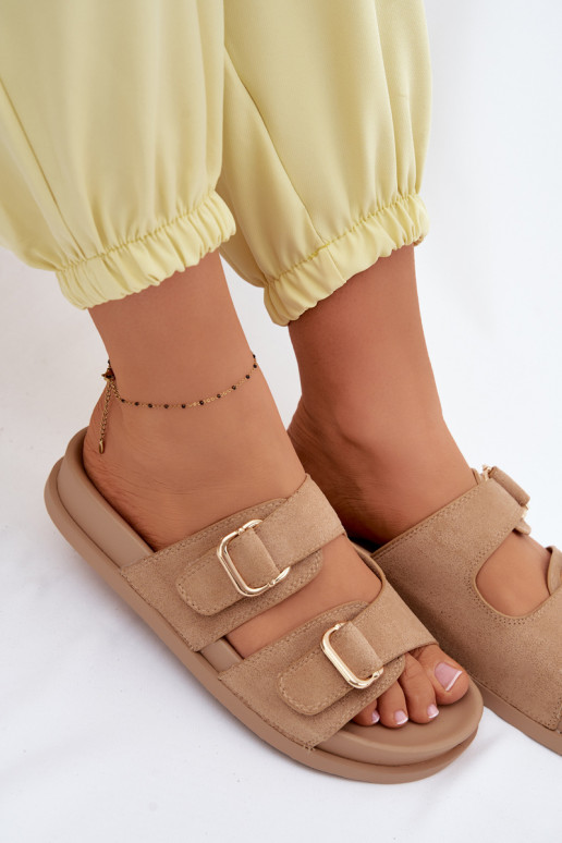 Beige Slipper mit goldenen Schnallen Pelorin