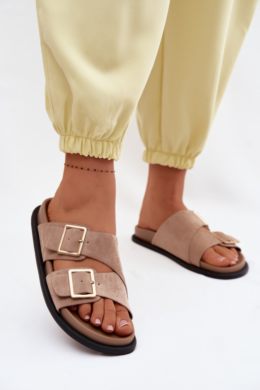 Zandkleurige faux suede slippers met gouden gespen Selissea
