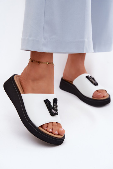 Chaussons en cuir pour femmes avec tige en V sur plateforme Vinceza 66950, couleur blanche
