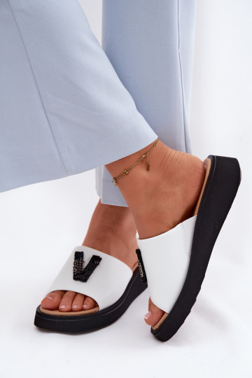 Leren dames slippers met V-vormige bovenkant op platform Vinceza 66950, witte kleur 2