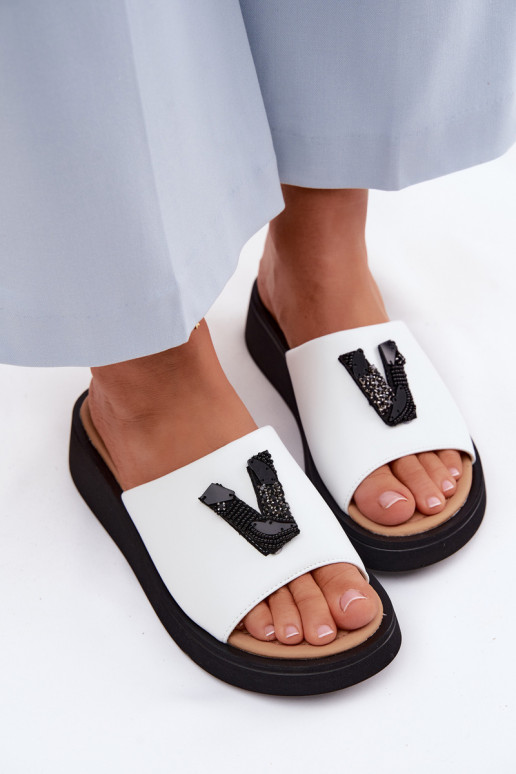 Leren pantoffels DamesLiterą V met platform Vinceza 66950 Initte kleur