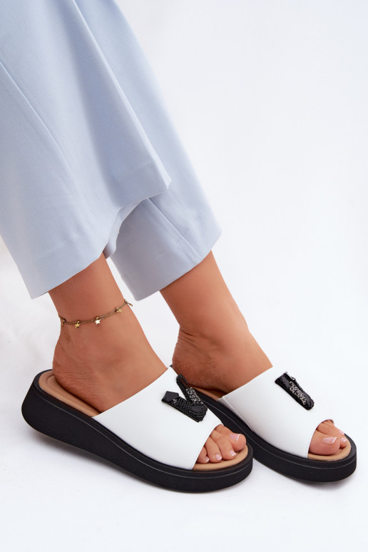 Leren dames slippers met V-vormige bovenkant op platform Vinceza 66950, witte kleur