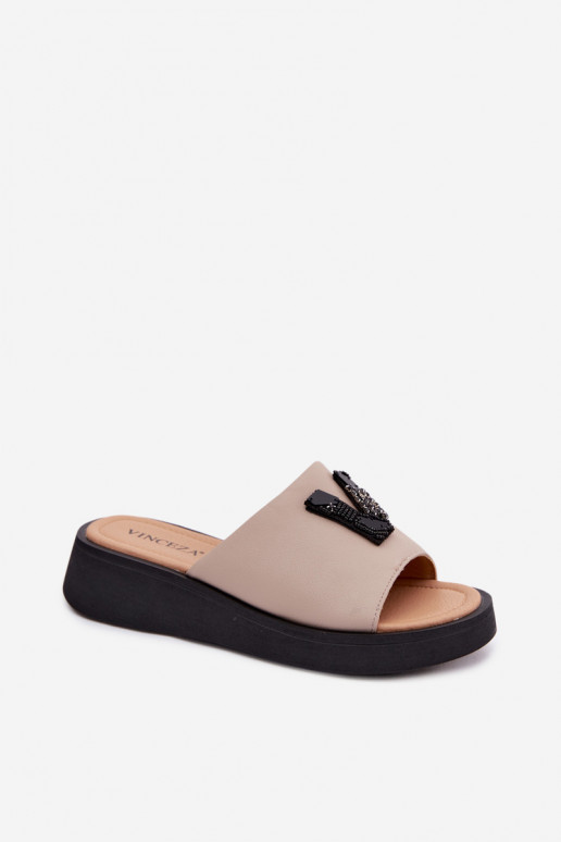 Leren dames slippers met V-vormige bovenkant op platform Vinceza 66950, zandkleur