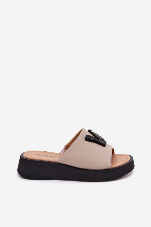 Leder-Damenschuhe mit V-förmigem Obermaterial auf Plattform Vinceza 66950, sandfarbe
