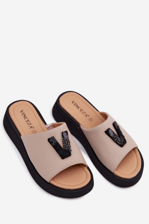 Leder-Damenschuhe mit V-förmigem Obermaterial auf Plattform Vinceza 66950, sandfarbe