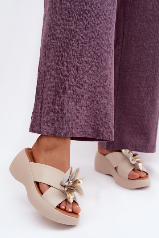 Chaussons en cuir à plateforme avec fleurs décoratives Vinceza 41511, couleur sable