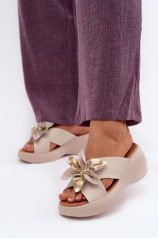 Leren platformsandalen met decoratieve bloemen Vinceza 41511, zandkleur