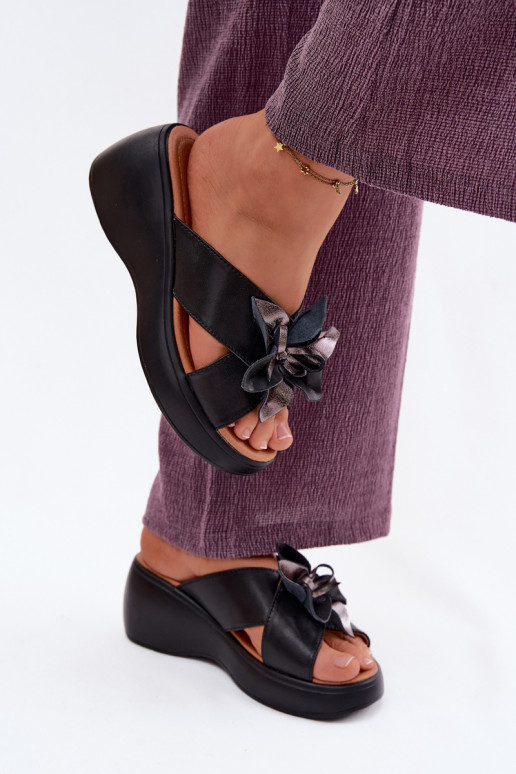 Leren platformsandalen met decoratieve bloemen Vinceza 41511, zwarte kleur