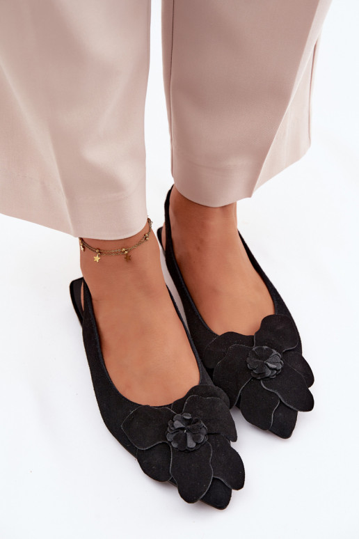 des sandales Peau en daim avec des talons larges Avec des décorations Une fleur Vinceza 66951 couleur noire