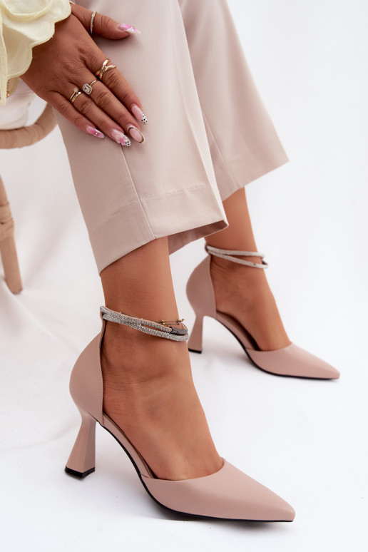 Beige schoenen met kleine hak en glanzende bandjes Vinceza 62283