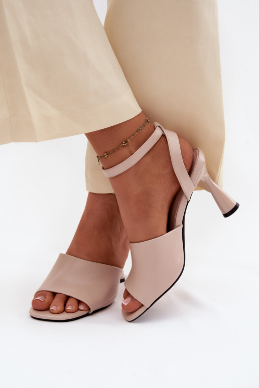 Beige Damen-Sandalen mit kleinen Absätzen Vinceza 62297