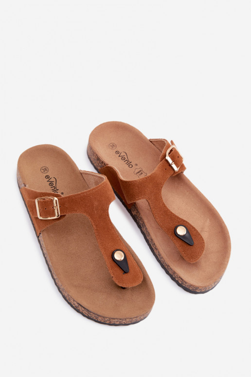Braune Slipper aus Kunstveloursleder mit goldenen Schnallen Honey