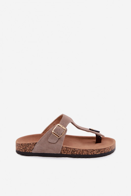 Sandfarbene Slipper aus Kunstveloursleder mit goldenen Schnallen Honey