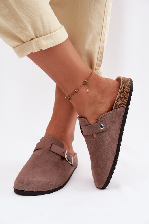 Zandkleurige slippers met gespen Lacey