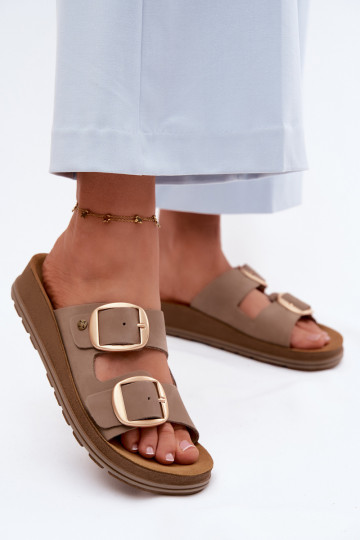Leren pantoffels met gespen Het heeftciejka P7537-04 beige 2