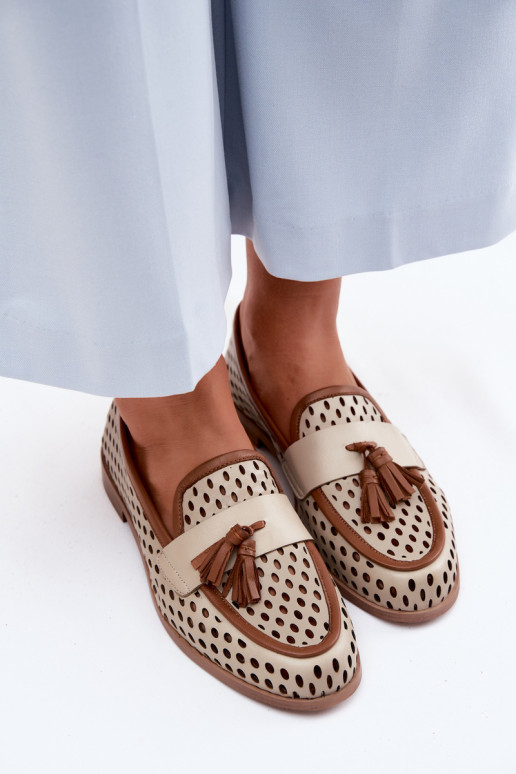 Leren dames mocassins met geperforeerde elementen in bruin-zandkleur