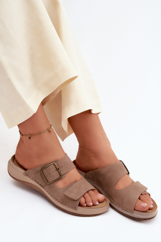 Chaussons pour femmes avec boucles et fermeture adhésive en brun