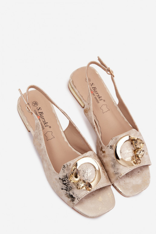 Flache Sandalen für Frauen mit Ornamenten in Goldfarbe