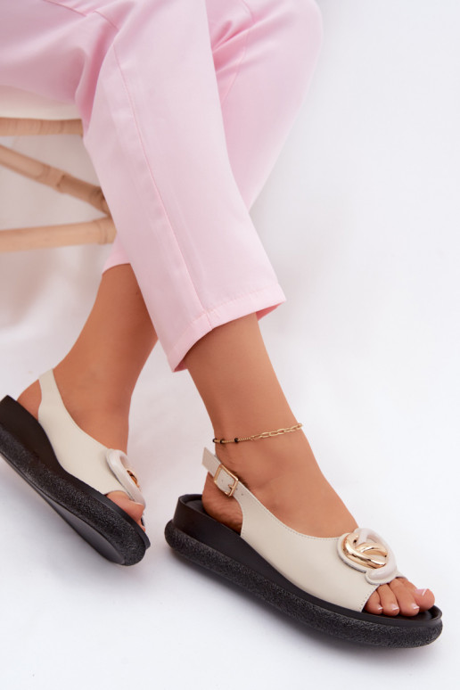 Leren platformsandalen met ornamenten in zandkleur