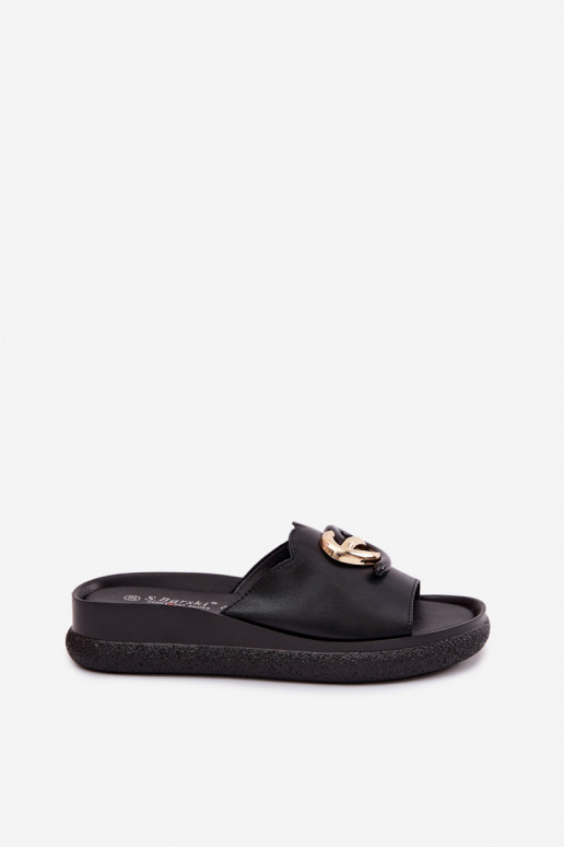 Lederne Slipper mit dekorativen Details in Schwarz