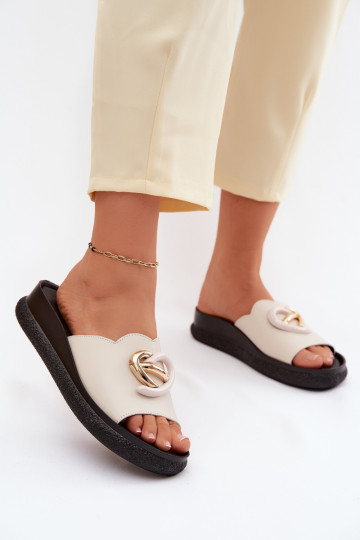 Leren slippers met decoratieve details S.Barski KV61-6046 zandkleur 2