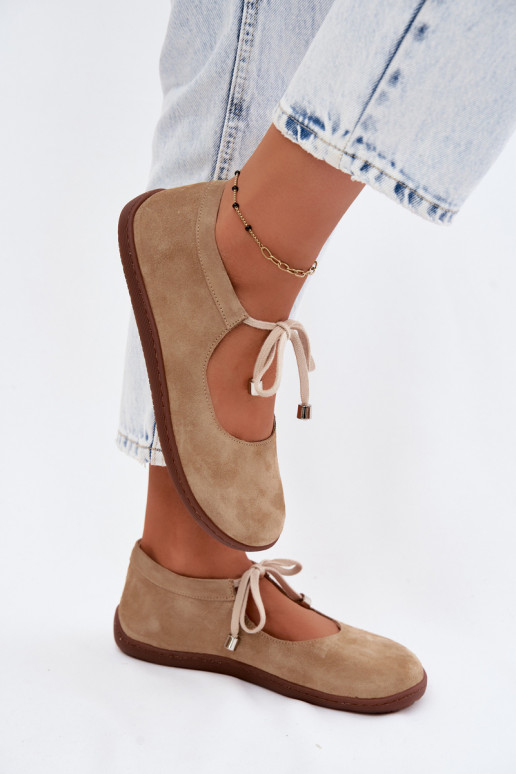 Sandfarbene Veloursleder-Ballerinas mit Riemchen Zazoo 021