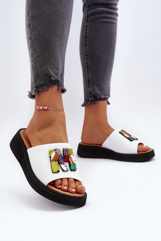 Chaussons en cuir pour femmes avec ornements blancs Asames