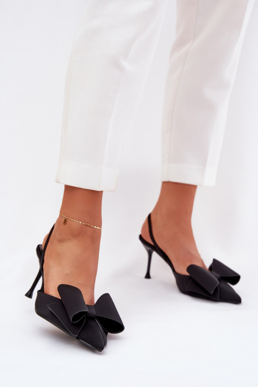 Chaussures à talons hauts noires avec talon ouvert et nœud Eklevia
