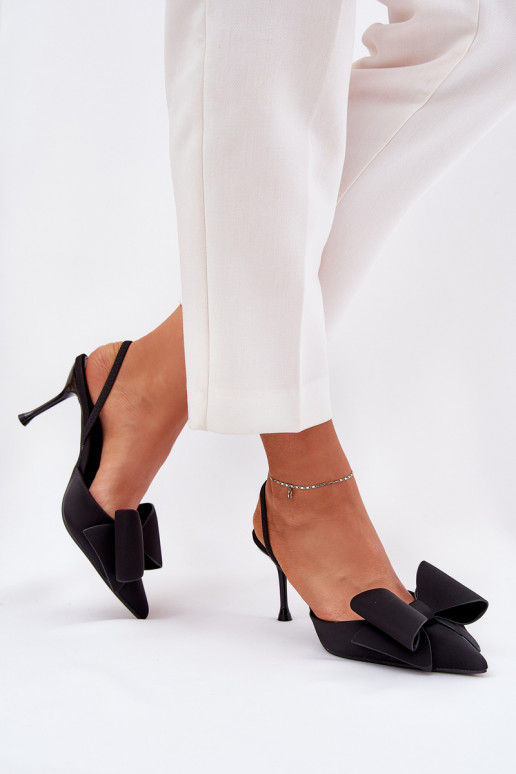 Chaussures à talons hauts noires avec talon ouvert et nœud Eklevia