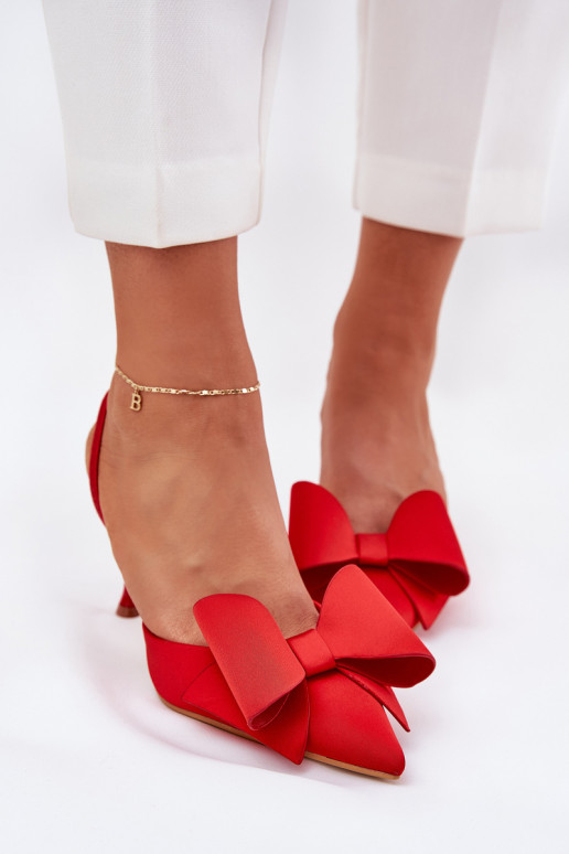 Chaussures à talons hauts rouges avec talon ouvert et nœud Eklevia