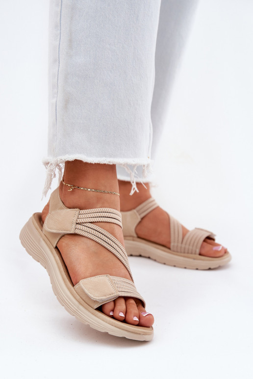 Bequeme Damen sandfarbene Sandalen mit Klettverschlüssen Hallriva