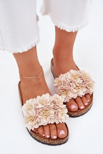Chaussons couleur sable sur semelle en liège avec motifs floraux décoratifs Seleneza 2
