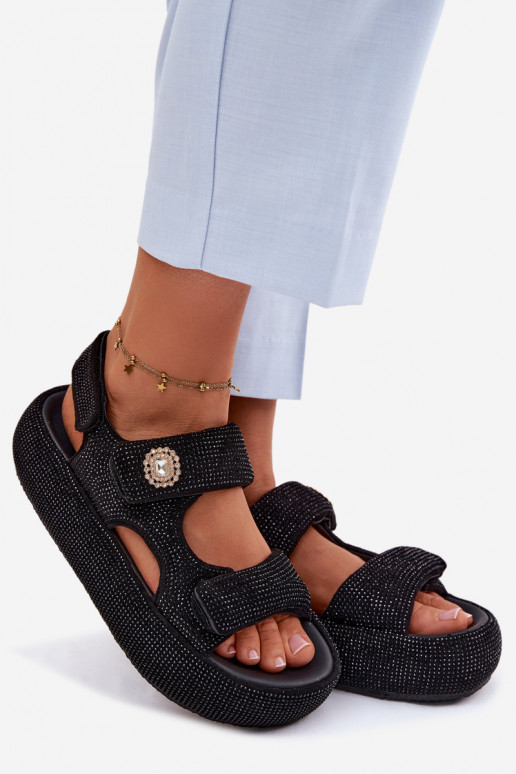 Décoré Sandales pour femmes avec une plateforme GOE TT2N4102 couleur noire