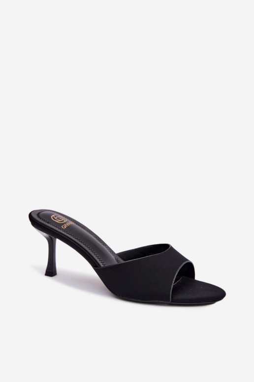 Pantoufles pour femmes avec des talons fins  couleur noire Selmira