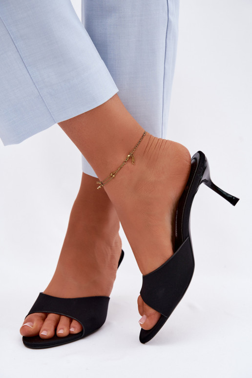 Pantoufles pour femmes avec des talons fins  couleur noire Selmira