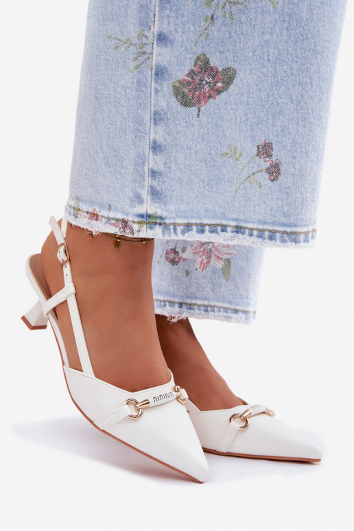 Sandales pour femmes avec des talons Ze Szpiczastymi Noskami couleur blanche Felessa
