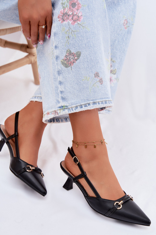 Sandales pour femmes avec des talons Ze Szpiczastymi Noskami couleur noire Felessa