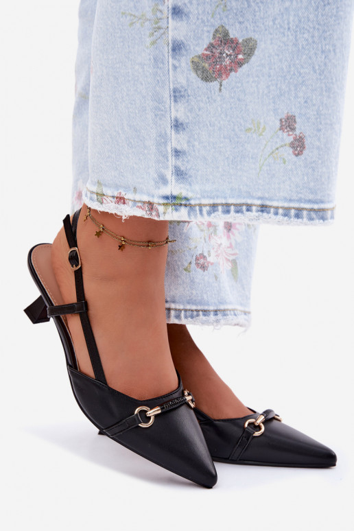 Sandales pour femmes avec des talons Ze Szpiczastymi Noskami couleur noire Felessa