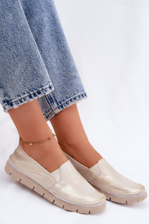 Goldene Slipper für Damen aus Leder Przecierany